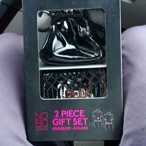 No Boundaries, 2 piece gift set, Black, Crossbody - kisslock